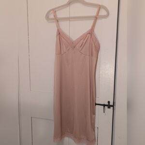 🤎 Vassarette 36 Tan Lace Trim Intimate NWOT Slip Dress Club Night Out Mocha